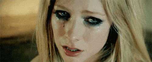 Avril Lavigne llorar