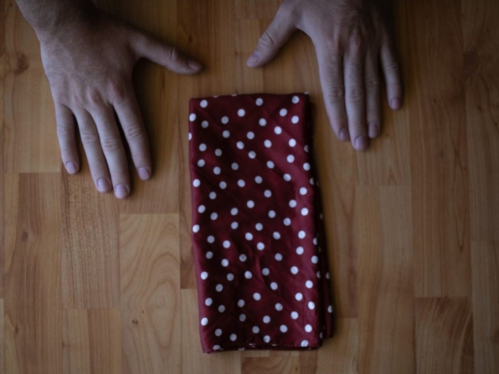 HankyBook - Wie man ein Taschentuch für eine Anzugtasche faltet (7 Methoden + Fotos) - presidential2 1