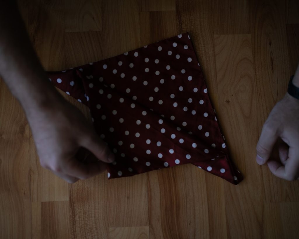 HankyBook - How to Fold a Handkerchief for a Suit Pocket (7 Methods + Photos) - pyramid3