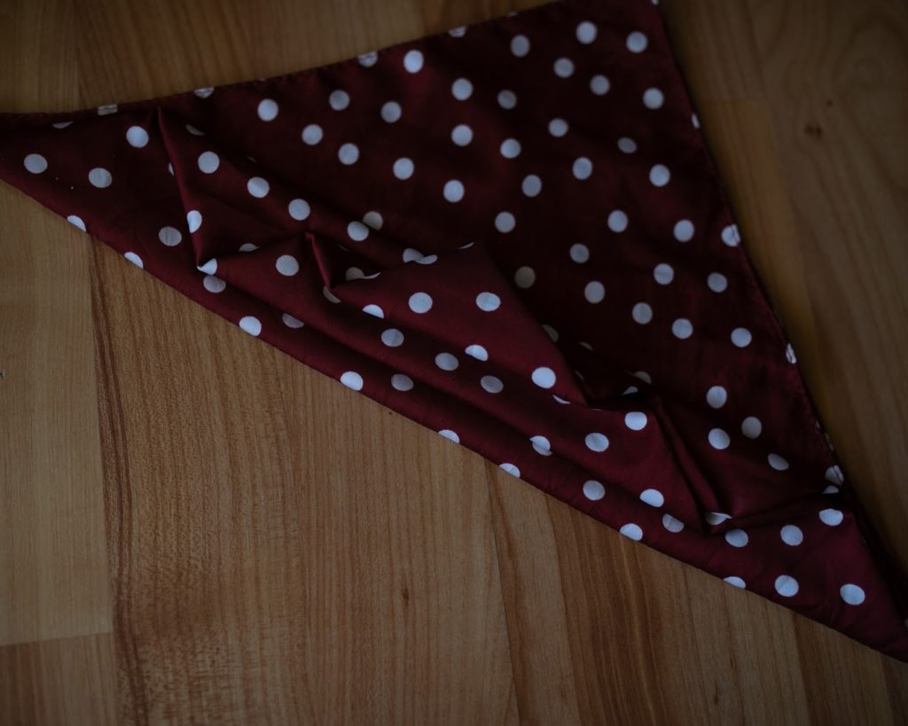 HankyBook - How to Fold a Handkerchief for a Suit Pocket (7 Methods + Photos) - pyramid5