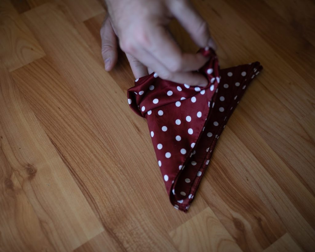 HankyBook - How to Fold a Handkerchief for a Suit Pocket (7 Methods + Photos) - pyramid6
