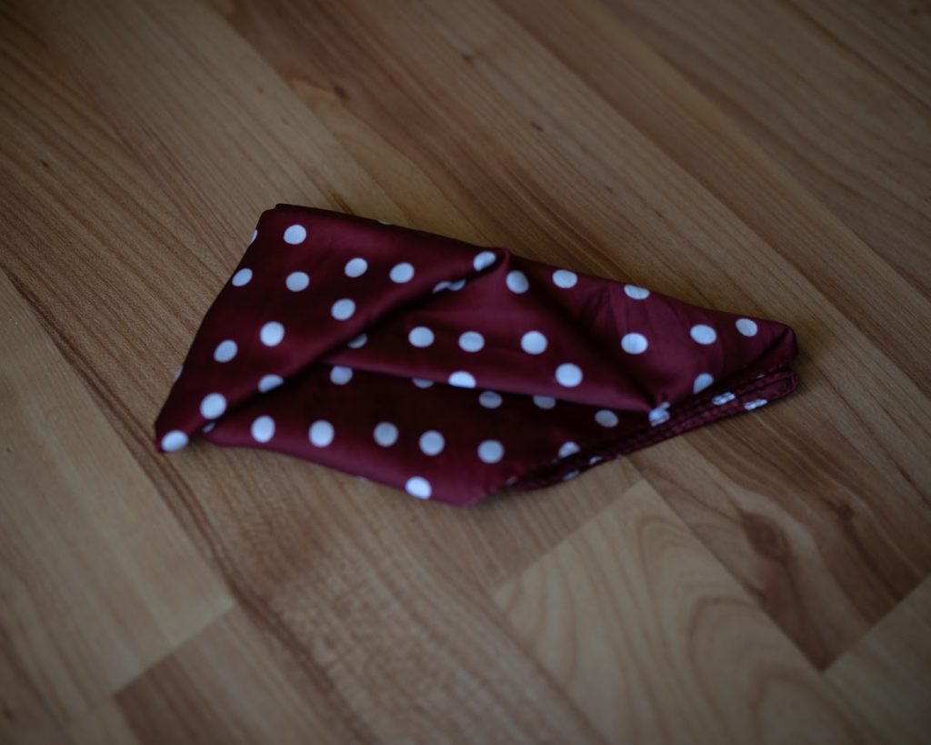 HankyBook - How to Fold a Handkerchief for a Suit Pocket (7 Methods + Photos) - pyramid8